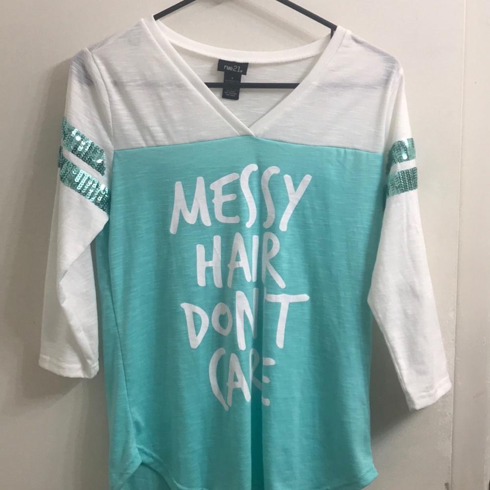 Never worn cute graphic shirt!